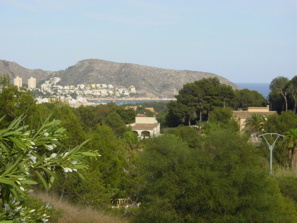 grondstuk met zeezicht in Moraira dichtbij het centrum