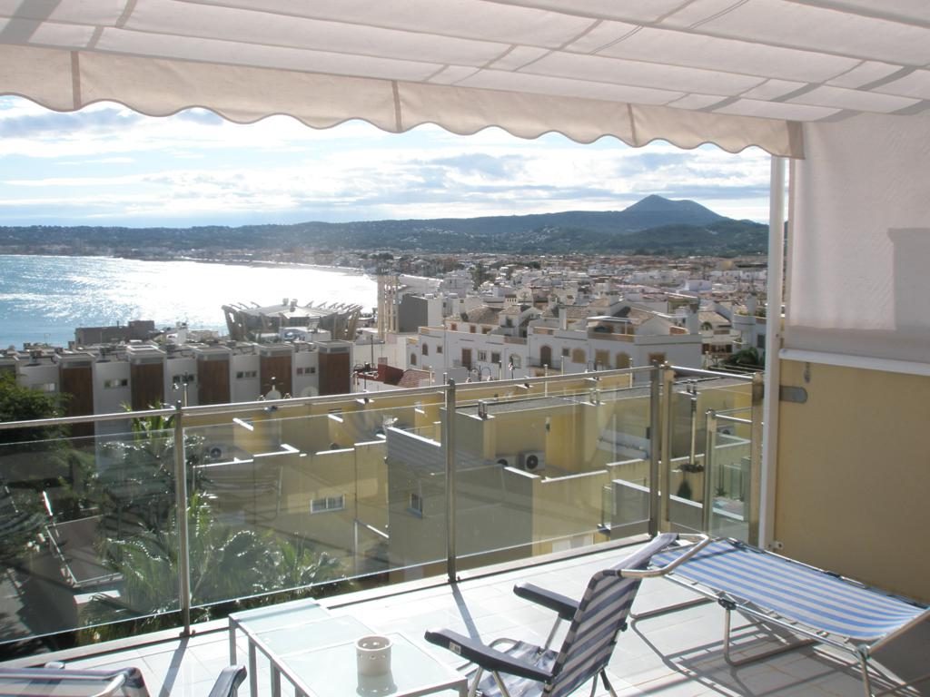ruim appartement met zeezicht in Javea te koop