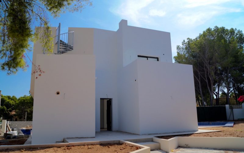 2017 3 bed villa – with additional underbuild – 80 METERS from the sea