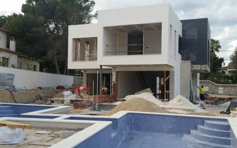 Key-ready villas – 700 meters from the beach – spacious