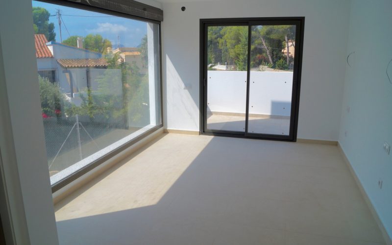 2017 3 bed villa – with additional underbuild – 80 METERS from the sea