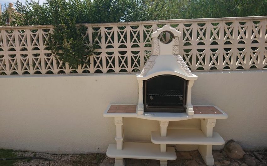 VERKOCHT | Villa op zonnige kavel te koop in Moraira Alicante Costa Blanca tegen prijs van de kavel