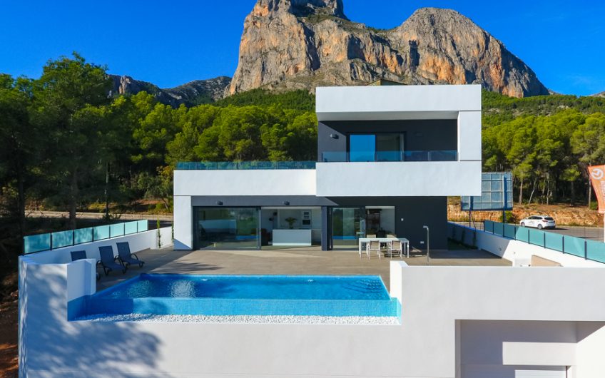 Nieuwbouw villa met geweldig vallei en zeezicht in Polop te koop | Uitstekende prijs en condities