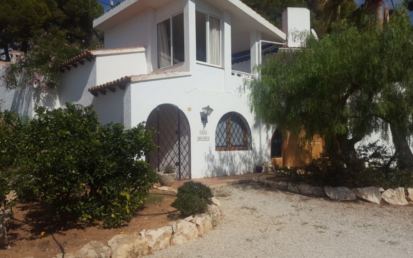 Villa om te renoveren 2e lijn van de kust in Moraira te koop