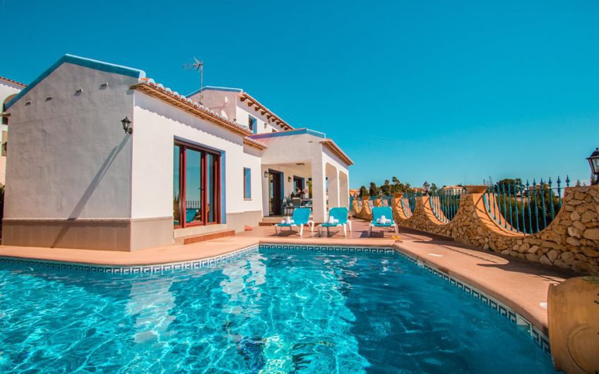 Villa met prachtig zeezicht te koop in Calpe Costa Blanca noord