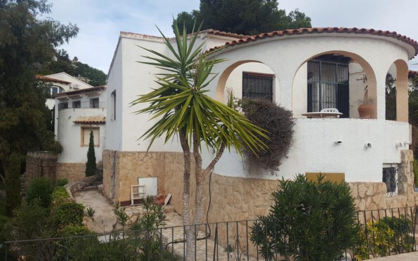 VERKOCHT | Voordelige villa met zeezicht om te renoveren te koop Benissa