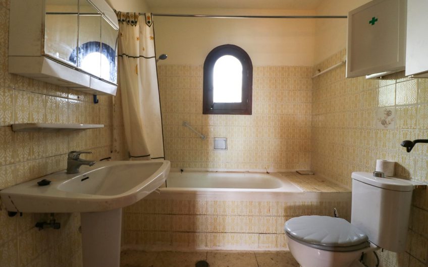 VERKOCHT | Voordelige villa met zeezicht om te renoveren te koop Benissa