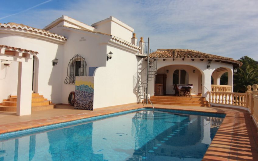 Grote ‘dubbele’ villa El Portet Moraira te koop