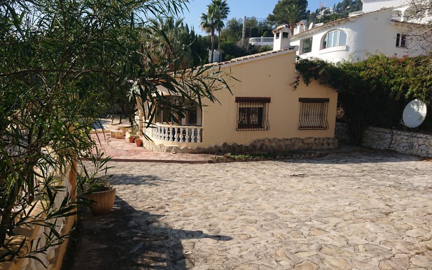 Villa of grondstuk te koop met zeezicht in Moraira