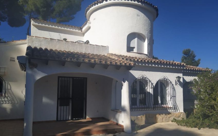 Goedkope villa in Moraira te koop dichtbij het centrum – VERKOCHT