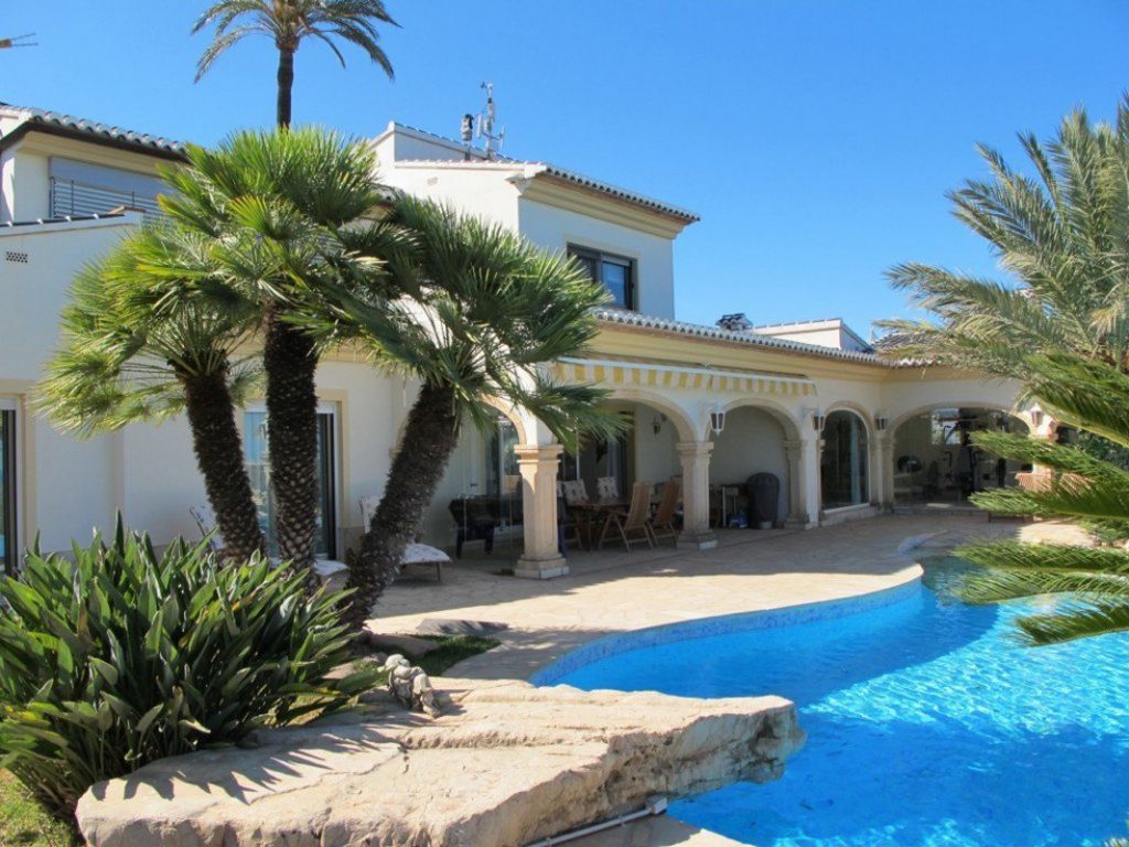 luxe villa in moraira te koop in prijs verlaagd