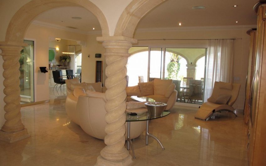 Luxe villa in Moraira te koop in prijs verlaagd