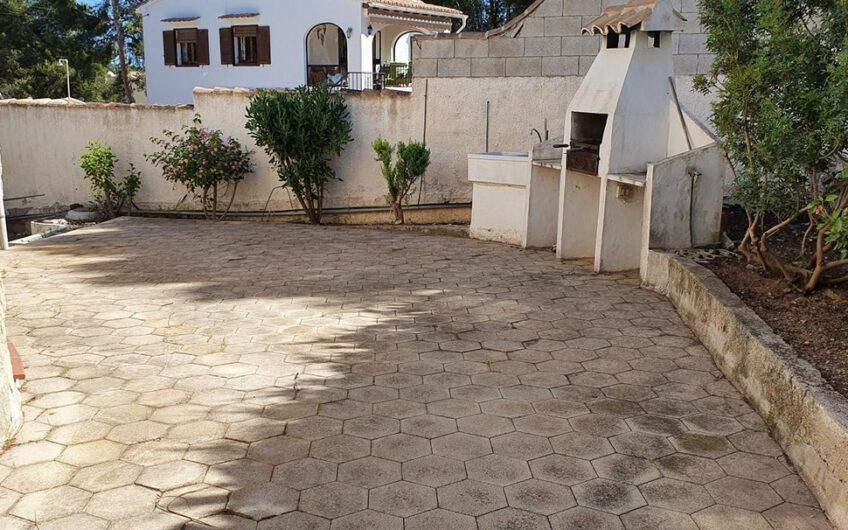 Villa in Moraira te koop voor renovatie