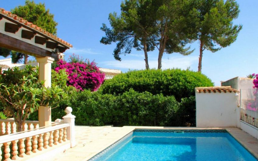 Villa met veel m2 te koop Pla del Mar Moraira