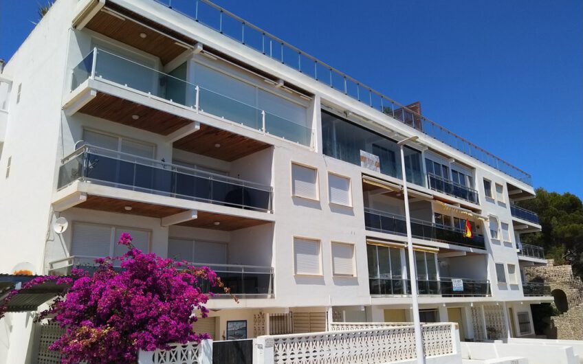 Appartement met pracht zeezicht in el Portet Moraira te koop