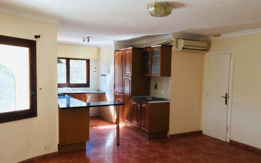 Ruime goedkope villa in Moraira te koop