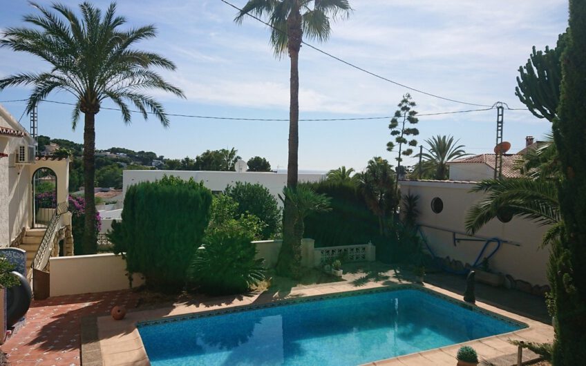 zonnige mediterraanse villa te koop in moraira San Jaime met zeezicht