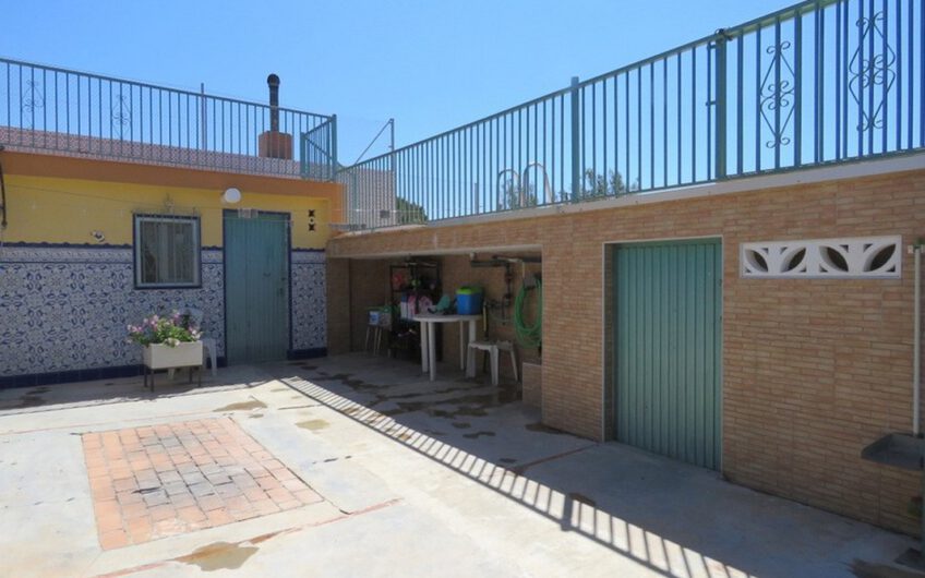Huis nabij Valencia met zwembad en tuinen
