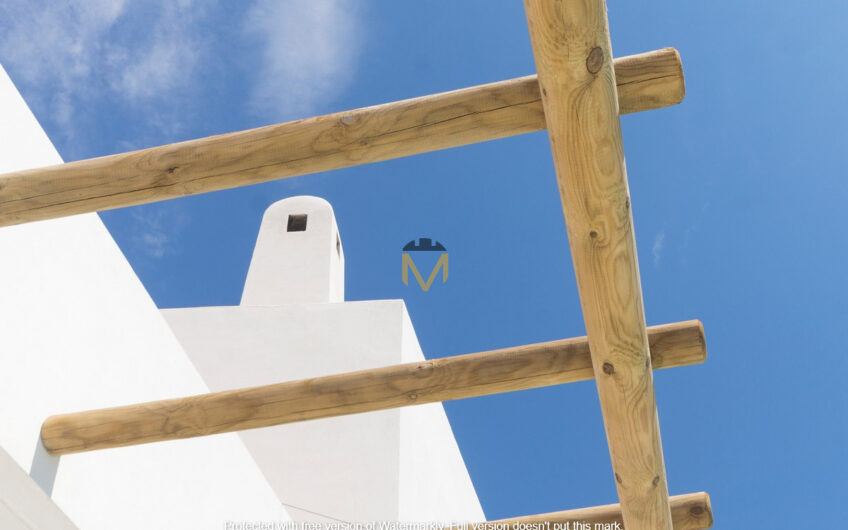 Ibiza villa op weergaloze lokatie aan de kust in Jávea