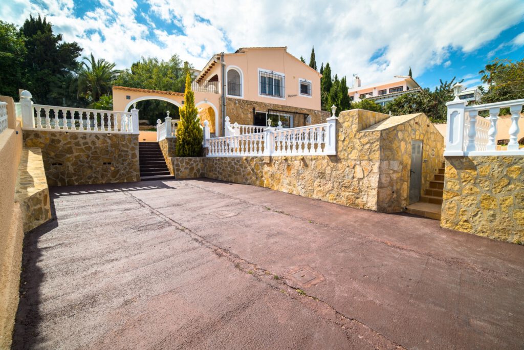 villa dichtbij Moraira centrum te koop