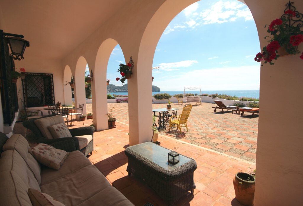 villa direct aan zee Moraira