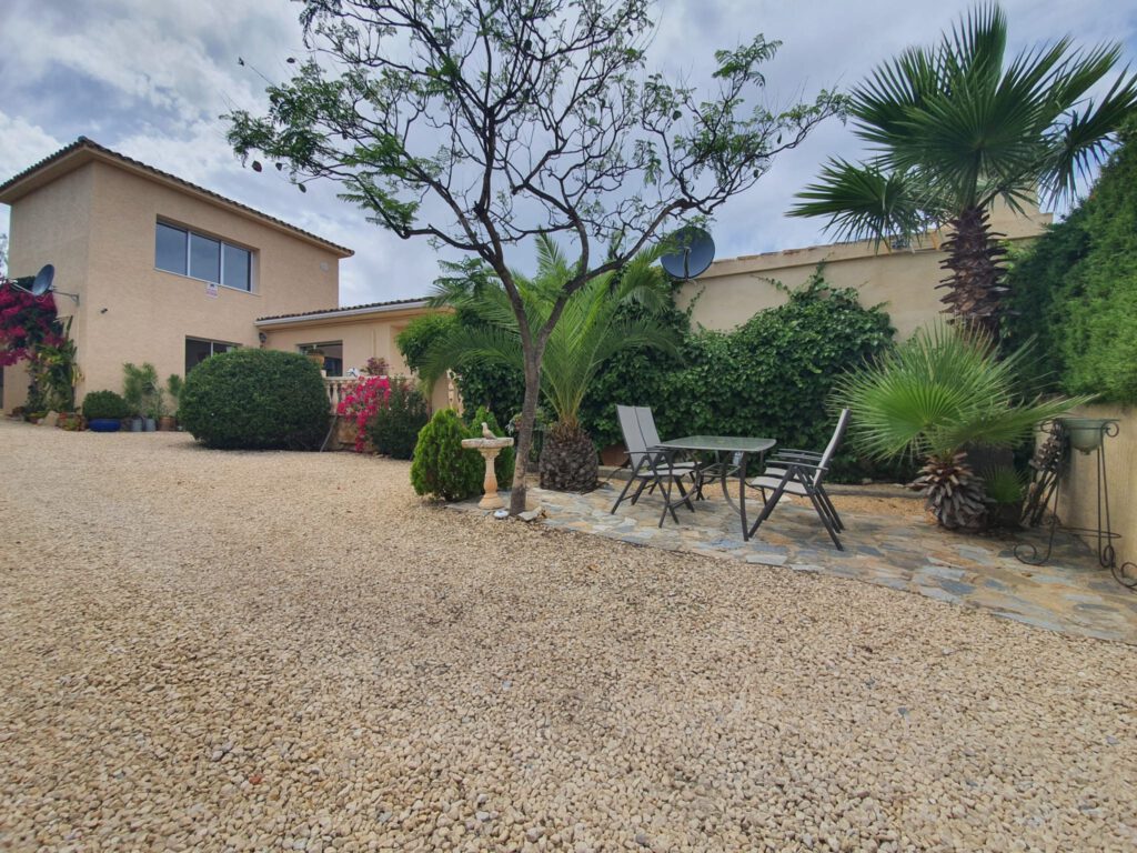 villa la Nucia met gastenverblijf te koop