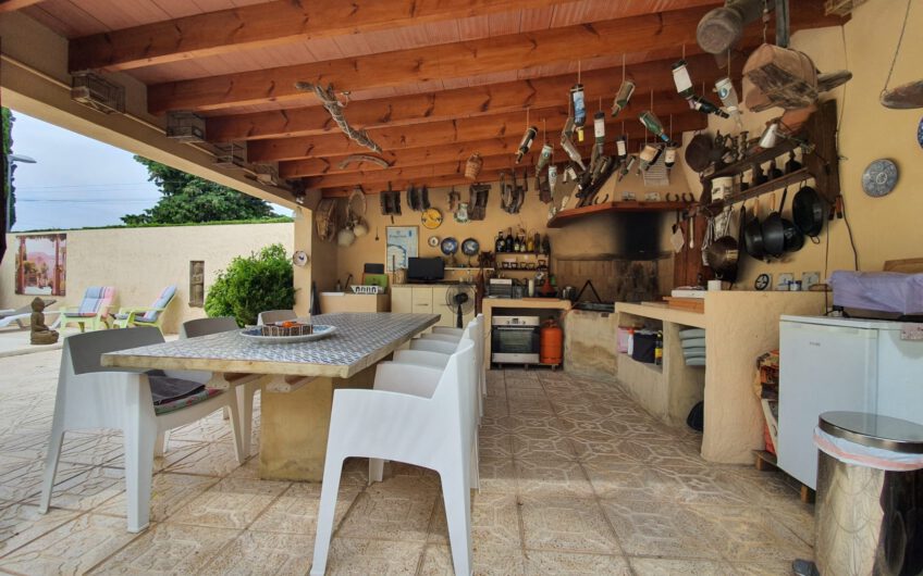 villa in la Nucia met gastenverblijf te koop