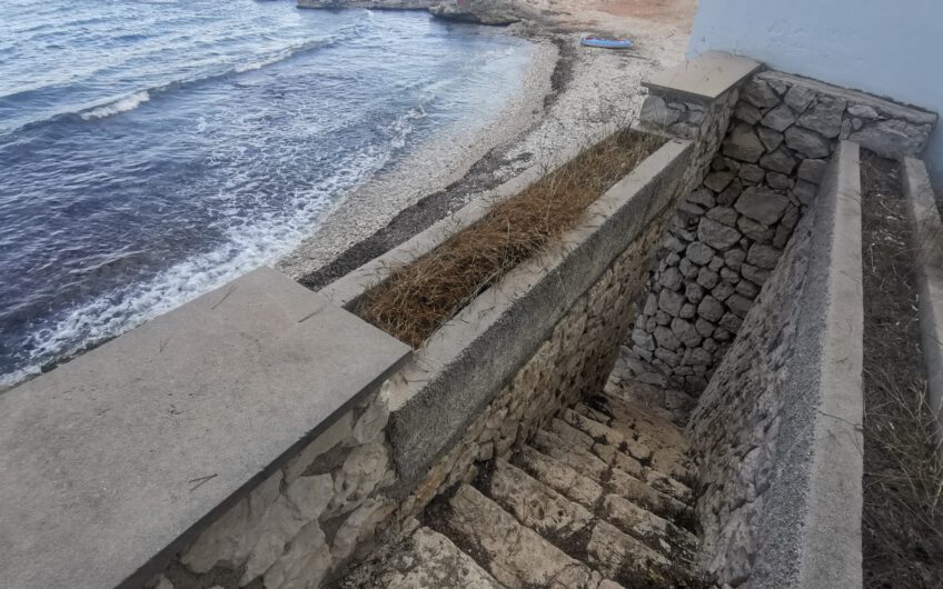 Villa in Moraira op de eerste lijn met eigen toegang tot strand