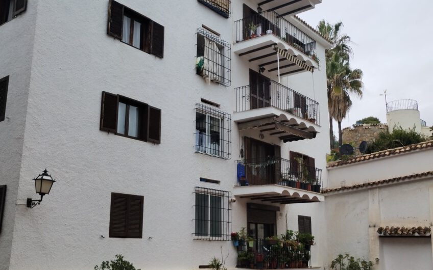 Appartment in Moraira op bovenste verdieping te koop tegen scherpe prijs