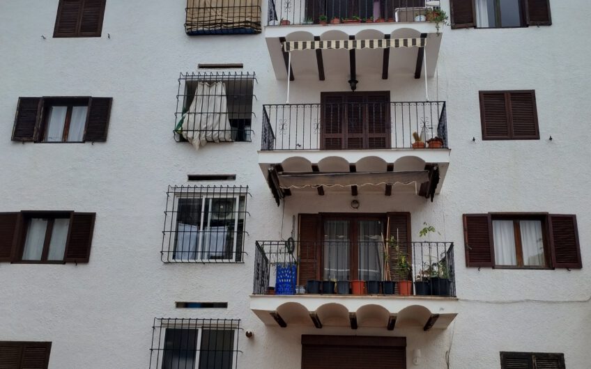 Appartment in Moraira op bovenste verdieping te koop tegen scherpe prijs