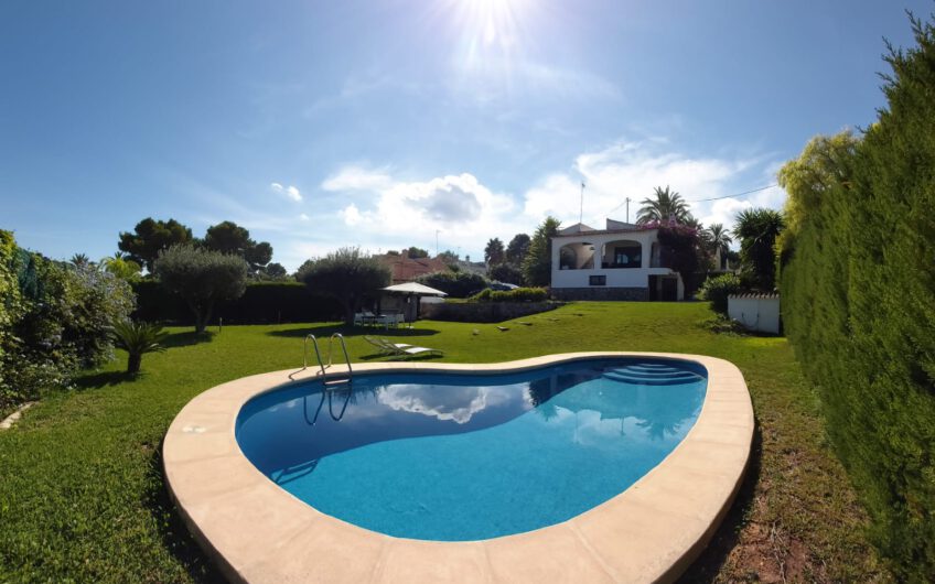 Villa in Javea te koop op 600 meter van het Arenal strand