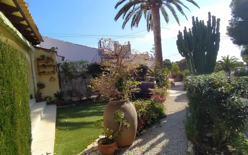 Gezellige en zonnige bungalow in Moraira te huur € 550/week