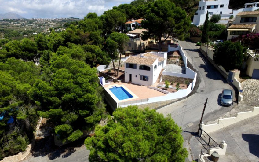 Gerenoveerde villa in Moraira te koop