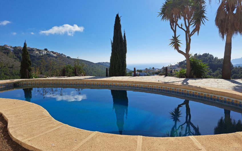 Villa in Moraira met prachtig zeezicht | investeringsmogelijkheid el Portet Moraira
