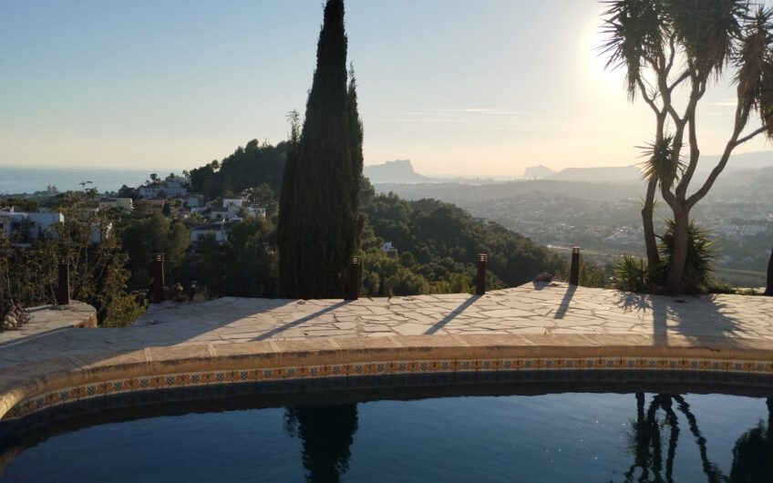Villa in Moraira met prachtig zeezicht | investeringsmogelijkheid el Portet Moraira