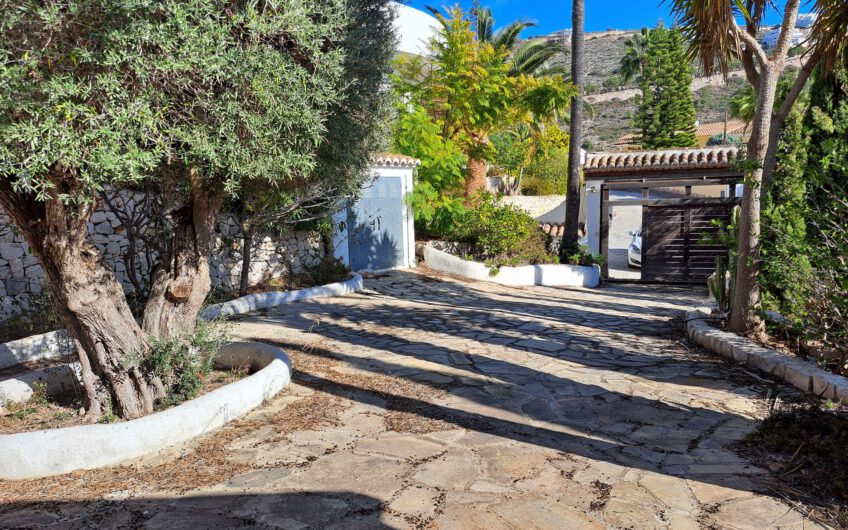 GERESERVEER | Villa in Moraira met prachtig zeezicht | TOP investeringsmogelijkheid el Portet Moraira