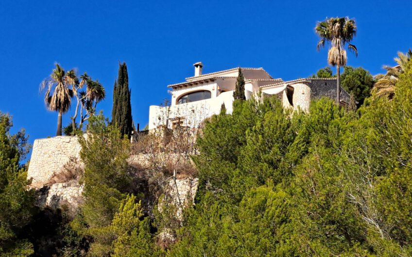 GERESERVEER | Villa in Moraira met prachtig zeezicht | TOP investeringsmogelijkheid el Portet Moraira