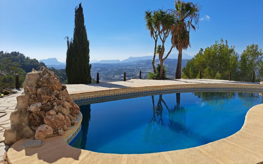 GERESERVEER | Villa in Moraira met prachtig zeezicht | TOP investeringsmogelijkheid el Portet Moraira