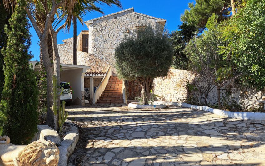 GERESERVEER | Villa in Moraira met prachtig zeezicht | TOP investeringsmogelijkheid el Portet Moraira