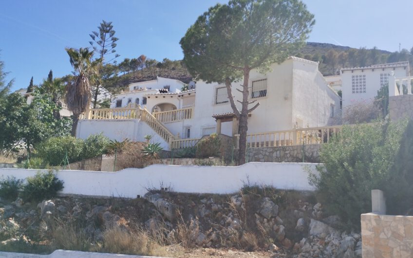 Gunstig geprijsde villa met zeezicht Cumbre del Sol te koop